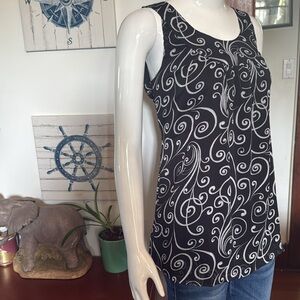 NWT northern reflections size small Black and White Swirl Pattern Women's Top